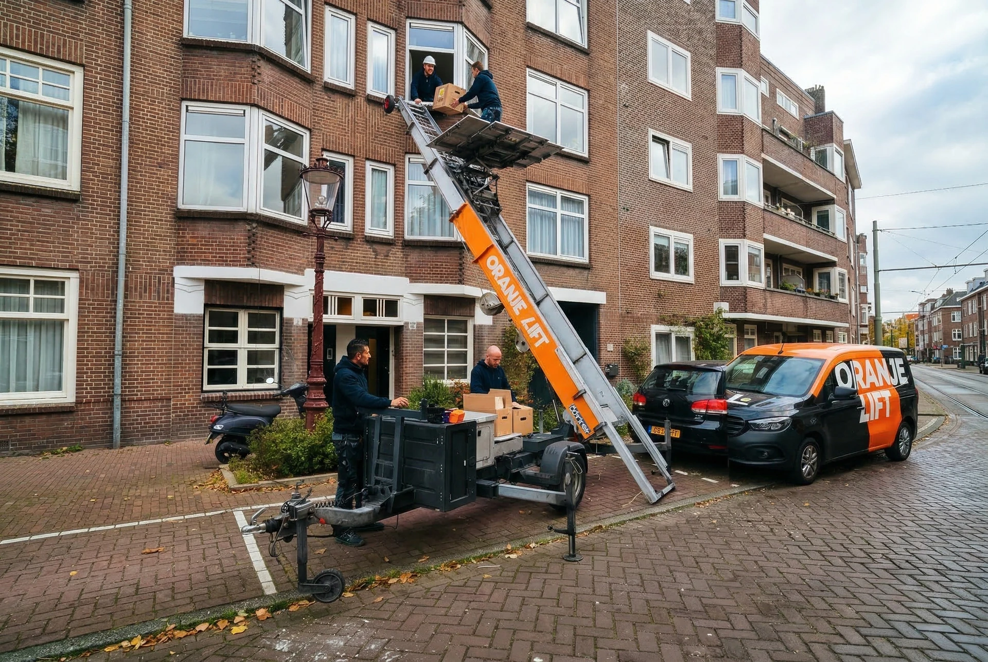 Verhuislift in actie bij woning in Gouda